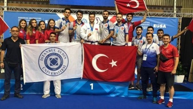 İAÜ Karate Takımı Avrupa&#039;da üçüncü oldu