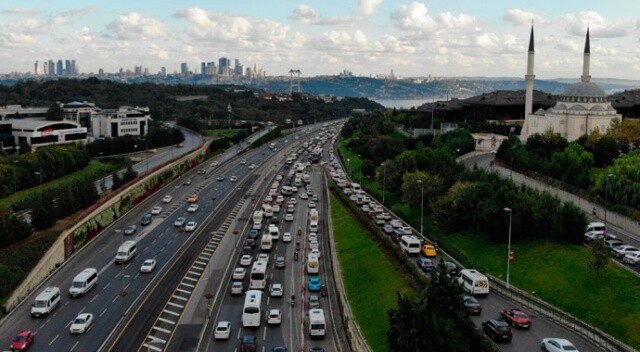 İstanbul’da tatil dönüşü trafik havadan görüntülendi