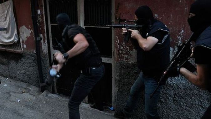 İstanbul&#039;da terör örgütü PKK adına faaliyette bulunanlara operasyon