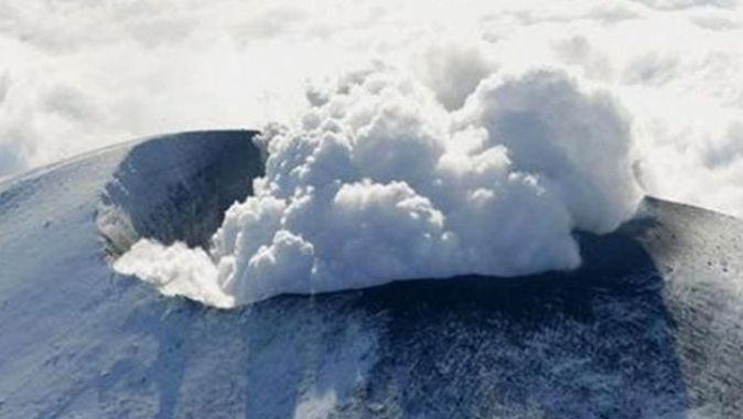 Japonya&#039;da yanardağ patlaması