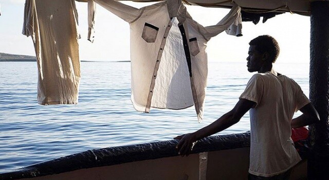 Kurtardığı göçmenlerle denizde seyreden gemi için İspanya&#039;dan teklif