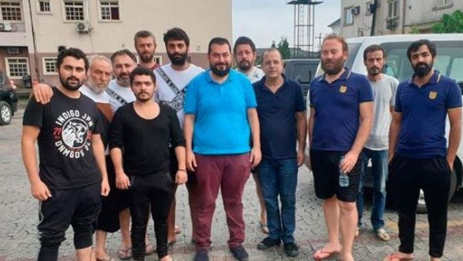 Kurtarılan Türk gemiciler yurda döndü! Yaşadıklarını böyle anlattı
