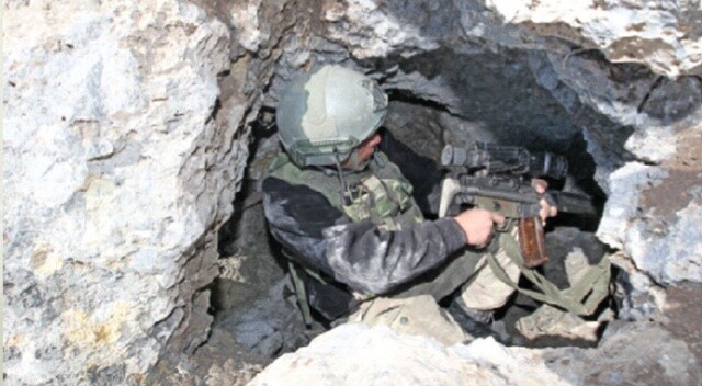 Mehmetçik&#039;ten başarılı operasyon, 70 metrelik halatla mağaraya tırmandılar