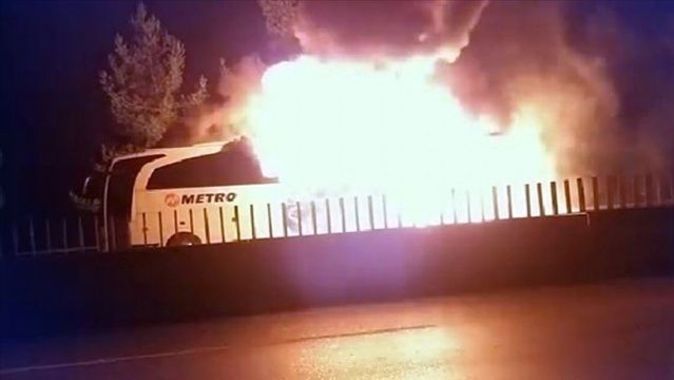 Mersin&#039;de seyir halindeki otobüs yandı
