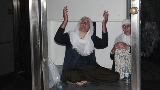 Oğlu dağa kaçırılan  anne HDP binasında  oturma eylemi başlattı