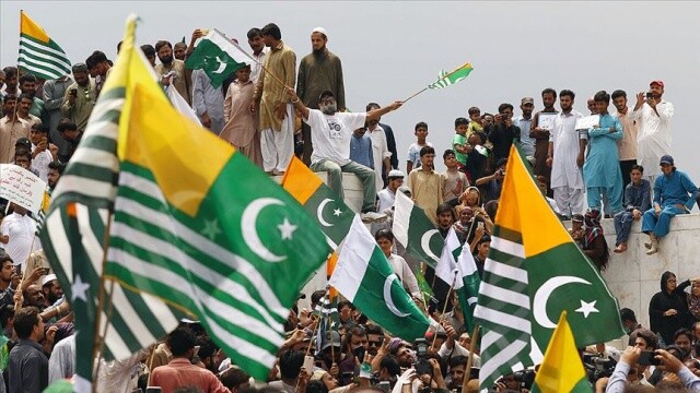 Pakistan halkı Keşmirlilerle dayanışma için sokaklara çıktı