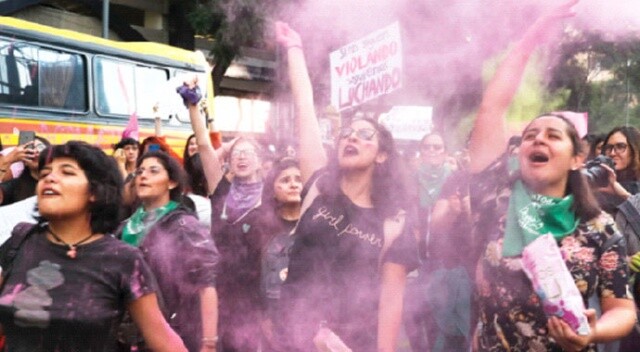 Pembe isyan! Meksika&#039;da kadınlar sokağa döküldü