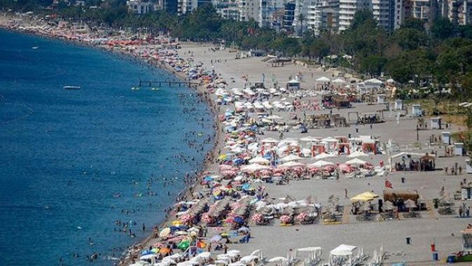 Antalya ve Muğla&#039;da yaşanan doluluk oranı turizmcinin yüzünü güldürdü