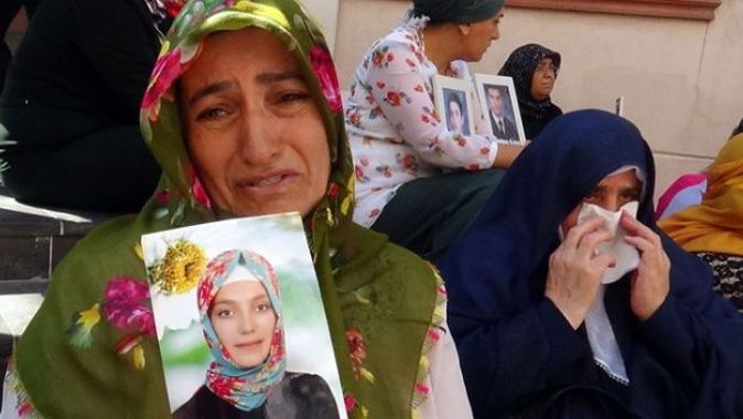 Acılı ailelerin HDP önündeki eylemi 9. gününde... &#039;Kızım ne olur geri dön, baban çok hasta&#039;