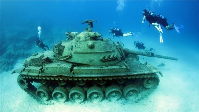 Akdeniz&#039;in derinliklerindeki tank ilgi görüyor