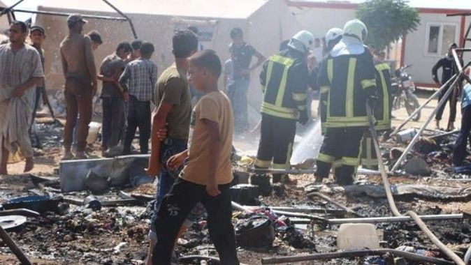 Azez’deki mülteci kampında dev yangın: 4 yaralı