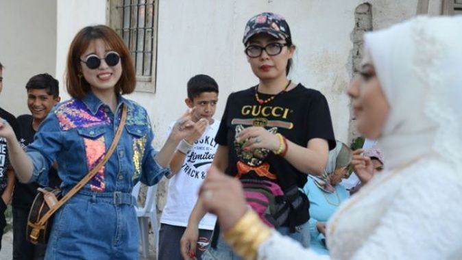 Çinli turistler Kırşehir&#039;de yöresel düğünde eğlendi