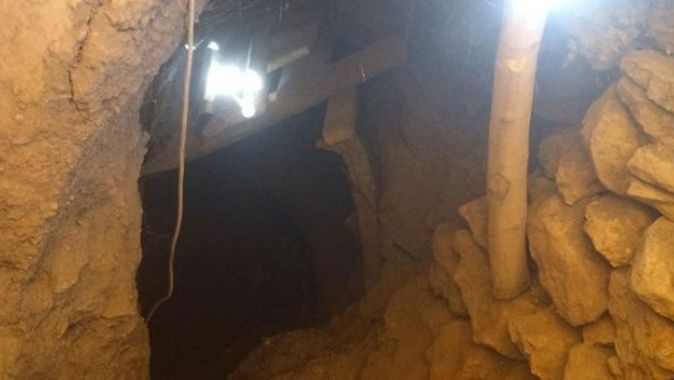 Eve giren jandarma 33 metrelik tünelle karşılaştı