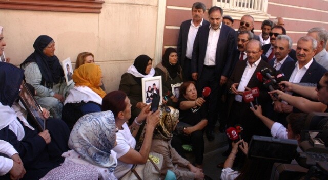 HDP önünde eylem yapan ailelere aşiret liderlerinden destek