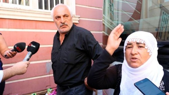 HDP önündeki oturma eyleminde gerginlik: Acılı ailelere &#039;satılmış&#039; dediler
