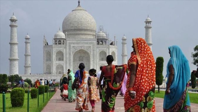 Hindistan&#039;da 73 yaşındaki kadın ikiz annesi oldu