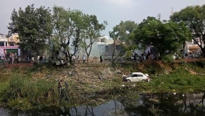 Hindistan’da havai fişek patlaması: En az 15 ölü