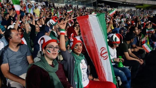 İran&#039;da genç kadın maç izlediği için hapis cezasına çarptırıldı... Kendini yaktı