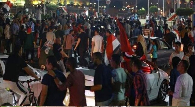 Mısır&#039;da Sisi karşıtı protestolarda sert müdahale: Gerçek mermi kullanıldı!