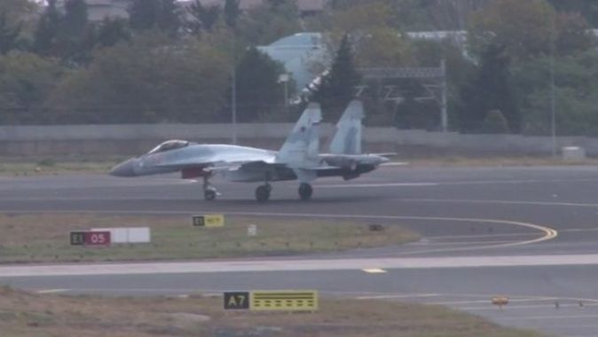 Rus yapımı Su-35 savaş uçağı İstanbul’da gösteri uçuşu yaptı