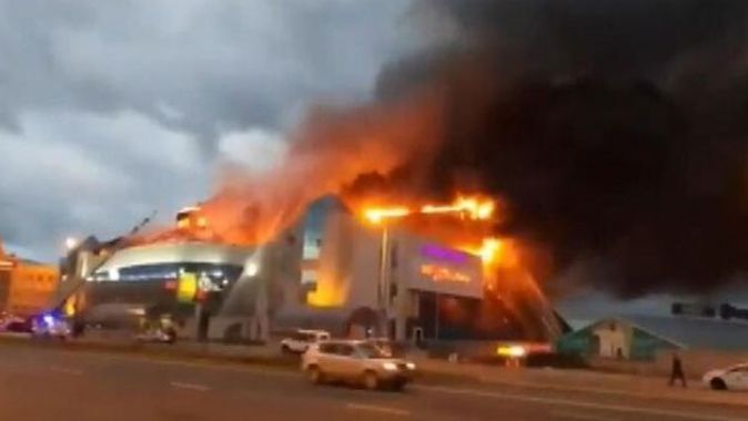 Rusya&#039;da alışveriş merkezinde yangın