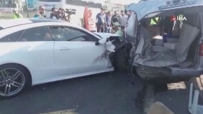 Sefaköy&#039;de trafik kazası: 2 yaralı
