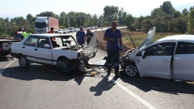 Sivas&#039;ta otomobiller çapıştı: 1 ölü, 2 yaralı