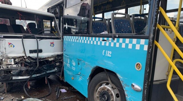 Ümraniye&#039;de vinç, özel halk otobüsüne çarptı: Yaralılar var