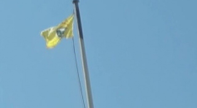 YPG/PKK&#039;dan bayrak oyunu!