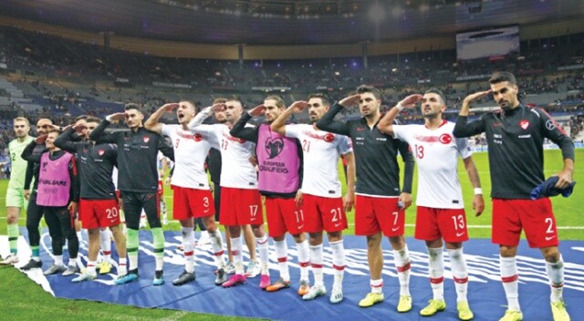 Arnavutluk maçında da asker selamı verdik ama Fransa maçına soruşturma geldi