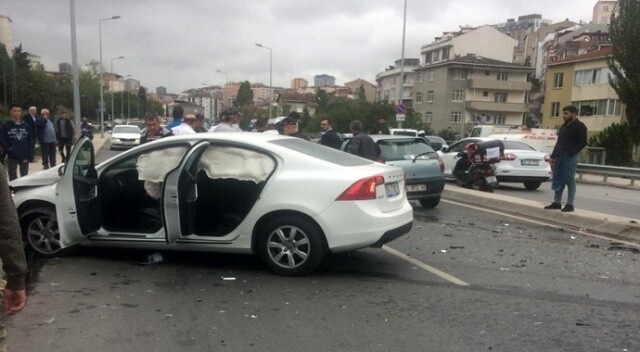 Ataşehir’de iki araç birbirine girdi: 2 yaralı