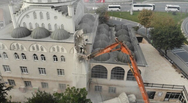 Avcılar&#039;daki caminin ikiz minaresinin yıkım işlemleri tamamlandı