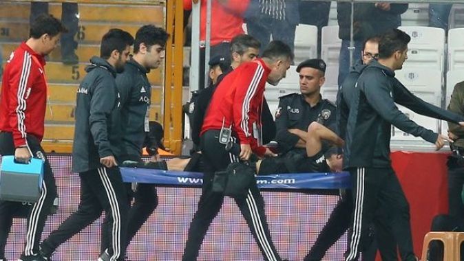 Beşiktaş&#039;ta Dorukhan şoku! Hastaneye kaldırıldı