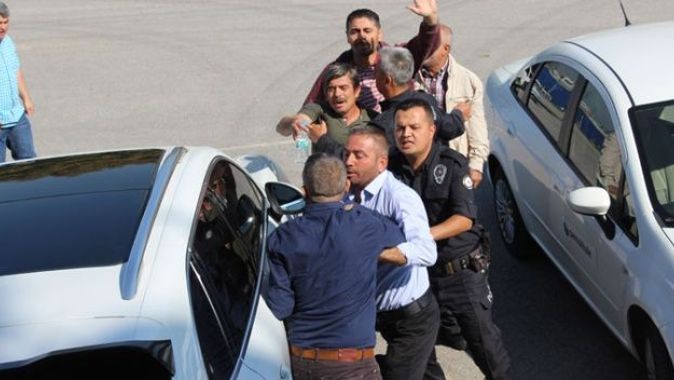Denizlispor’un eski Başkanı Süleyman Urkay silahla kulüp binasını bastı