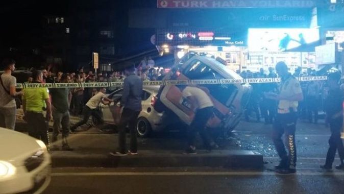 Diyarbakır&#039;da feci kaza: Ölümden saniyelerle kurtuldular