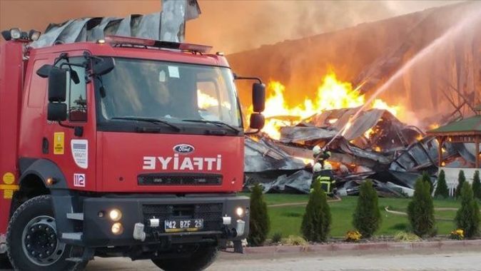 Konya&#039;da korkutan fabrika yangını