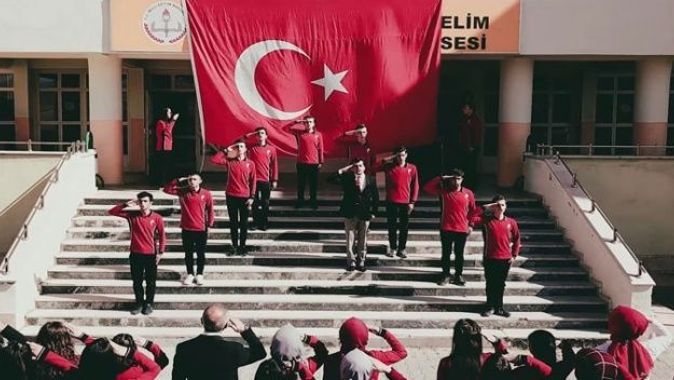 Liseli öğrencilerden Barış Pınarı Harekatına ‘İstiklal Marş’lı klip