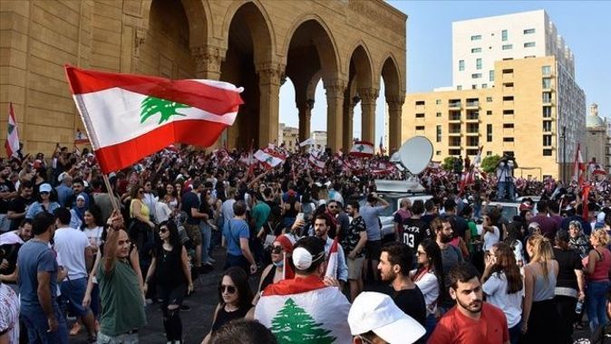 Lübnan&#039;da 4 bakanın istifası istendi