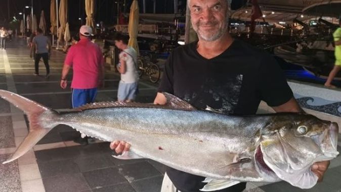Marmaris’te 30 kiloluk Akya balığı görenleri şaşırttı