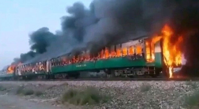 Pakistan&#039;da tren yangını faciası! Çok sayıda ölü var