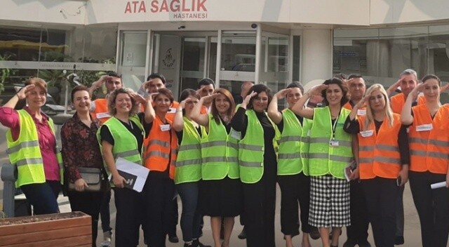 Sağlık çalışanlarından nefes kesen tatbikat sonrası Mehmetçiğe selam