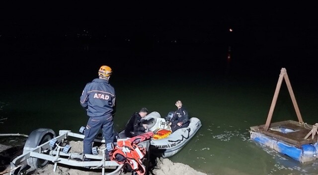Sakarya nehrinde tekne alabora oldu: 1 ölü 1 kayıp