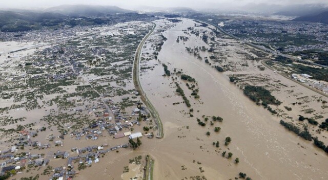 Şiddetli yağış Japonya&#039;yı vurdu! 10 kişi hayatını kaybetti