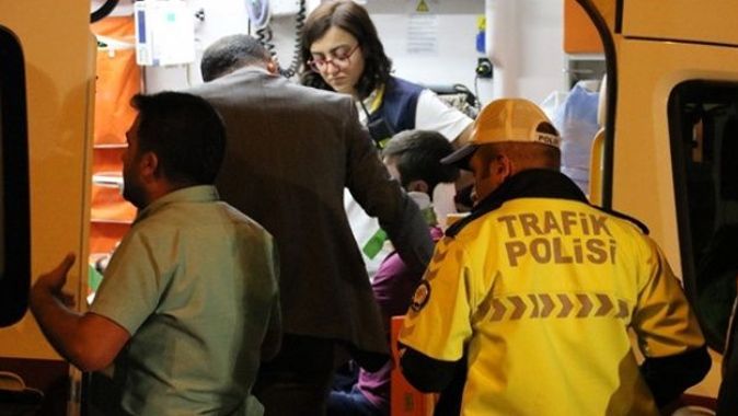 Sivas’ta trafik kazası: 2’si polis 3 yaralı