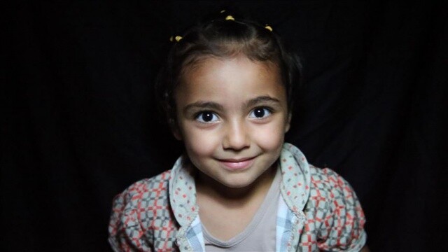 Suriye&#039;deki iç savaşın yetim bıraktığı kız çocukları