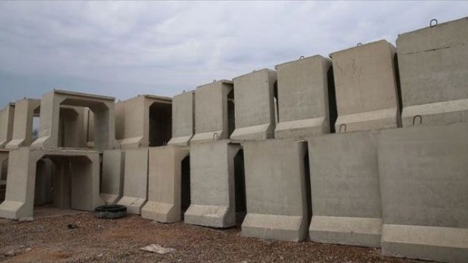 Suriye sınırına beton mevzi takviyesi