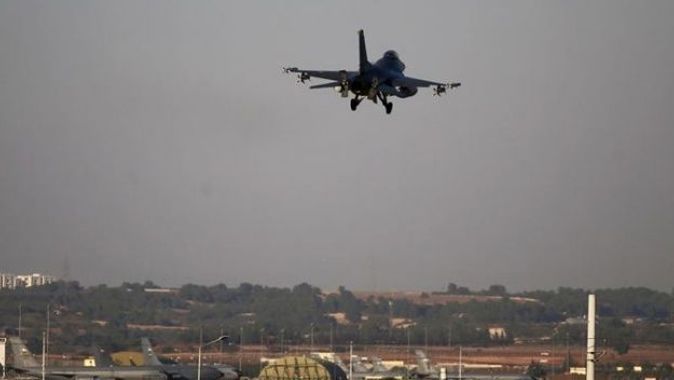 Türk savaş uçakları Barış Pınarı Harekatında 30 kilometre derinliğe girdi