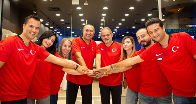 Turkcell çalışanları müşterilerine A Milli Takım forması giyerek hizmet verecek