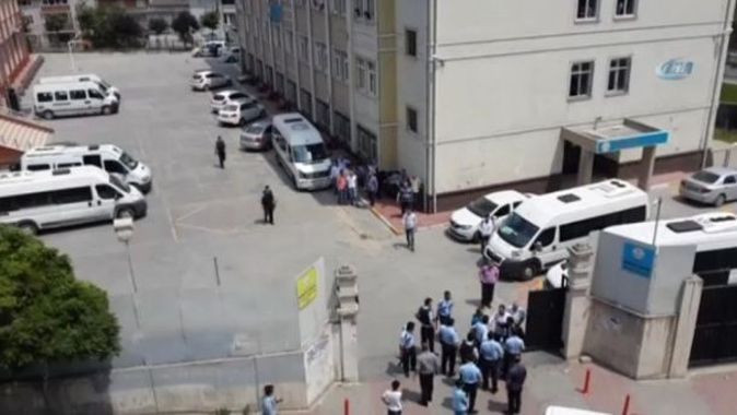 Zeytinburnu’nda öğrenciler arasında bıçaklı kavga: 2 yaralı