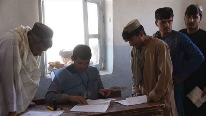Afganistan&#039;da oylar yeniden sayılıyor